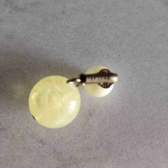 VINTAGE GERMAN YELLOW CLEAR SWIRL MARBLE AND OPAQUE BALL DROP CLIP-ON EARRINGS - Picture 11 of 11